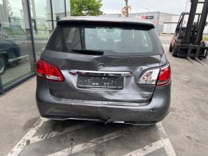 Mercedes B 1.6 B-180 BlueEFFICIENCY Turbo 16V Vehículo de desguace (2015, Gris)
