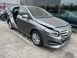 Mercedes B 1.6 B-180 BlueEFFICIENCY Turbo 16V Vehículo de desguace (2015, Gris)