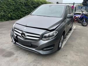 Mercedes B 1.6 B-180 BlueEFFICIENCY Turbo 16V Vehículo de desguace (2015, Gris)