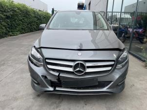 Mercedes B 1.6 B-180 BlueEFFICIENCY Turbo 16V Vehículo de desguace (2015, Gris)