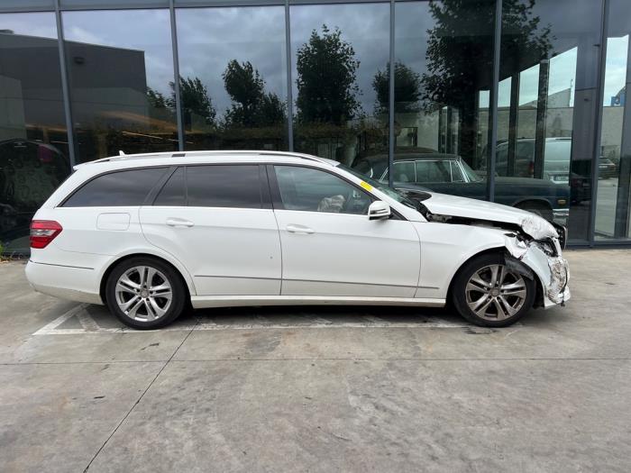 Mercedes E Estate E-220 CDI 16V BlueEfficiency, BlueTEC Samochód złomowany (2013, Bialy)