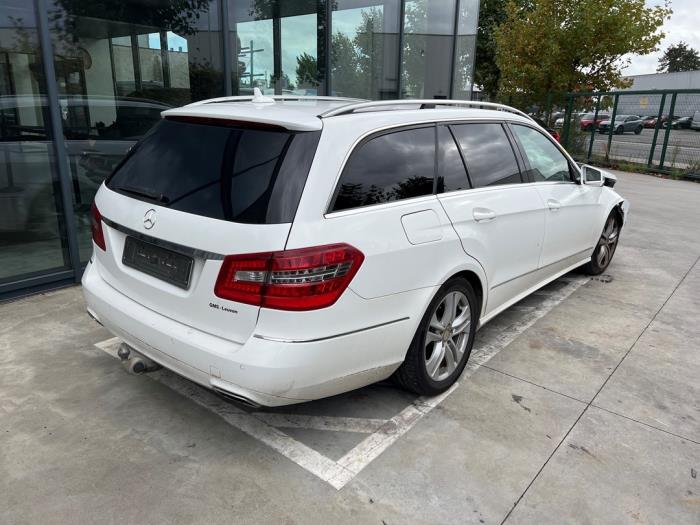 Mercedes E Estate E-220 CDI 16V BlueEfficiency, BlueTEC Samochód złomowany (2013, Bialy)