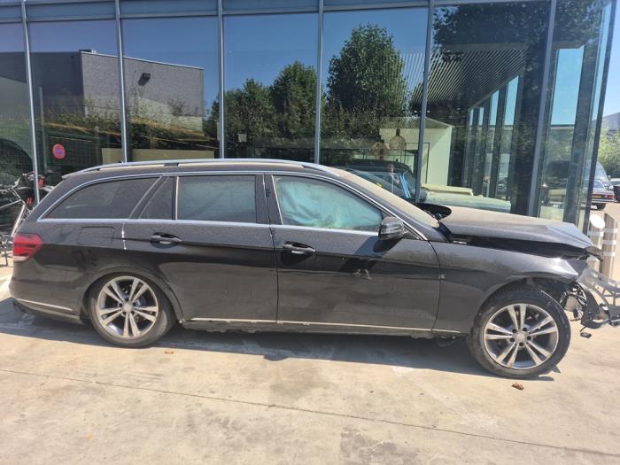 Mercedes E Estate E-200 CDI 16V BlueEfficiency,BlueTEC Vehículo de desguace (2016, Metálico, Negro)