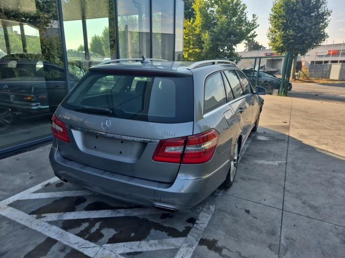 Mercedes E Estate E-200 CDI 16V BlueEfficiency,BlueTEC Vehículo de desguace (2012, Plateado)