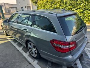Mercedes E Estate E-200 CDI 16V BlueEfficiency,BlueTEC Vehículo de desguace (2012, Plateado)