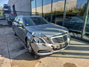 Mercedes E Estate E-200 CDI 16V BlueEfficiency,BlueTEC Vehículo de desguace (2012, Plateado)