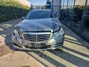Mercedes E Estate E-200 CDI 16V BlueEfficiency,BlueTEC Vehículo de desguace (2012, Plateado)