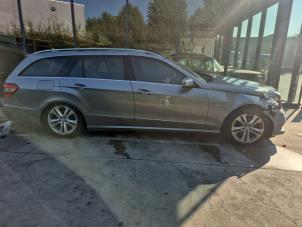 Mercedes E Estate E-200 CDI 16V BlueEfficiency,BlueTEC Vehículo de desguace (2012, Plateado)