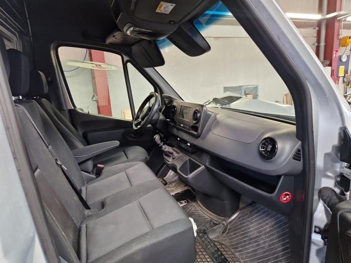 Mercedes Sprinter 3,5t 314 CDI 2.1 D RWD Vehículo de desguace (2021, Plateado)