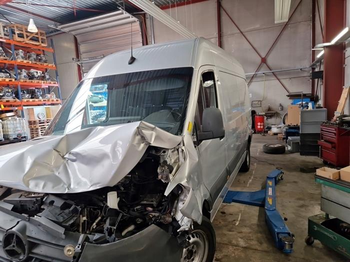 Mercedes Sprinter 3,5t 314 CDI 2.1 D RWD Vehículo de desguace (2021, Plateado)