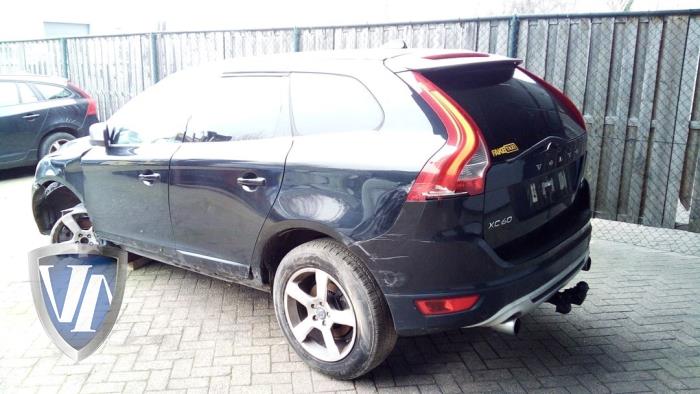Volvo XC60 I 2.4 D5 20V AWD Geartronic Schrottauto (2012, Metallic, Schwarz)
