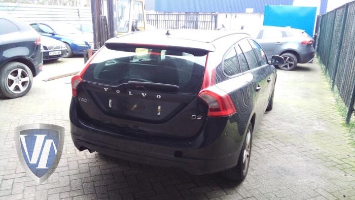 Volvo V60 I 2.0 D3 20V Schrottauto (2012, Metallic, Schwarz)