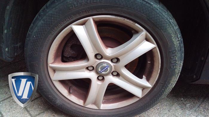 Volvo V60 I 2.0 D3 20V Schrottauto (2012, Metallic, Schwarz)