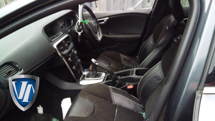 Volvo V40 1.6 D2 Schrottauto (2013, Dunkel, Grau)