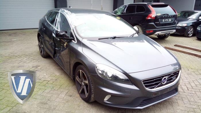 Volvo V40 1.6 D2 Schrottauto (2013, Dunkel, Grau)