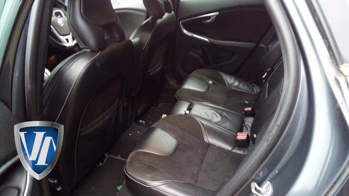 Volvo V40 1.6 D2 Schrottauto (2013, Dunkel, Grau)