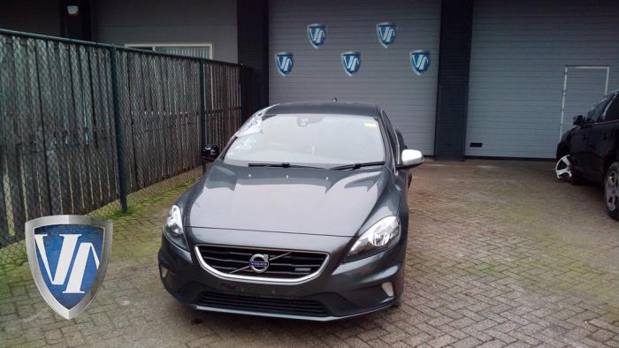 Volvo V40 1.6 D2 Schrottauto (2013, Dunkel, Grau)