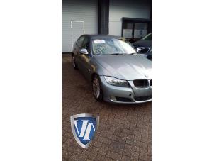BMW 3 serie 320d 16V Épave (2011, Métallisé, Gris)