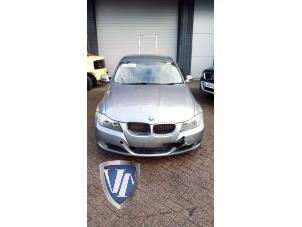 BMW 3 serie 320d 16V Épave (2011, Métallisé, Gris)