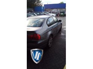 BMW 3 serie 320d 16V Épave (2011, Métallisé, Gris)