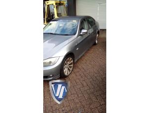 BMW 3 serie 320d 16V Épave (2011, Métallisé, Gris)