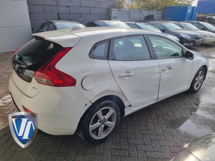 Volvo V40 1.6 D2 Épave (2013, Blanc)
