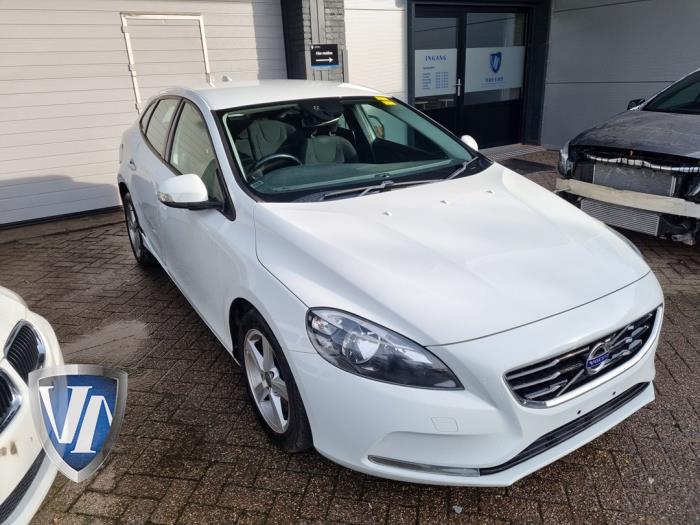 Volvo V40 1.6 D2 Épave (2013, Blanc)