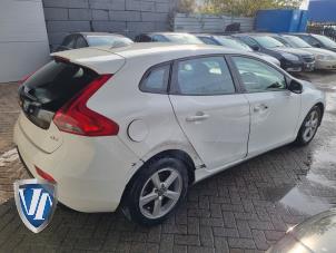 Volvo V40 1.6 D2 Épave (2013, Blanc)