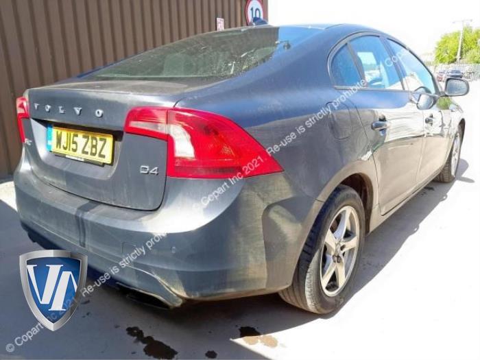 Volvo S60 II 2.0 D4 16V Épave (2016, Gris)