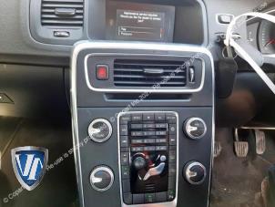 Volvo S60 II 2.0 D4 16V Épave (2016, Gris)