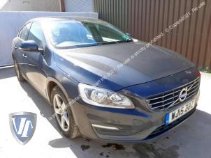 Volvo S60 II 2.0 D4 16V Épave (2016, Gris)