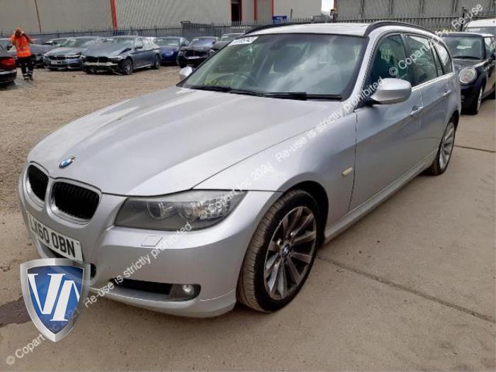 BMW 3 serie Touring 320i 16V Vehículo de desguace (2010, Plateado)