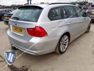 BMW 3 serie Touring 320i 16V Vehículo de desguace (2010, Plateado)