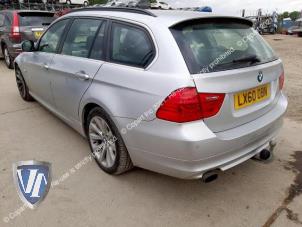 BMW 3 serie Touring 320i 16V Vehículo de desguace (2010, Plateado)