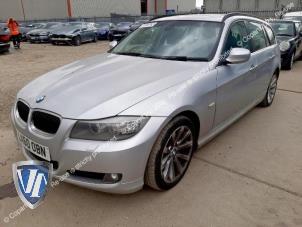 BMW 3 serie Touring 320i 16V Vehículo de desguace (2010, Plateado)