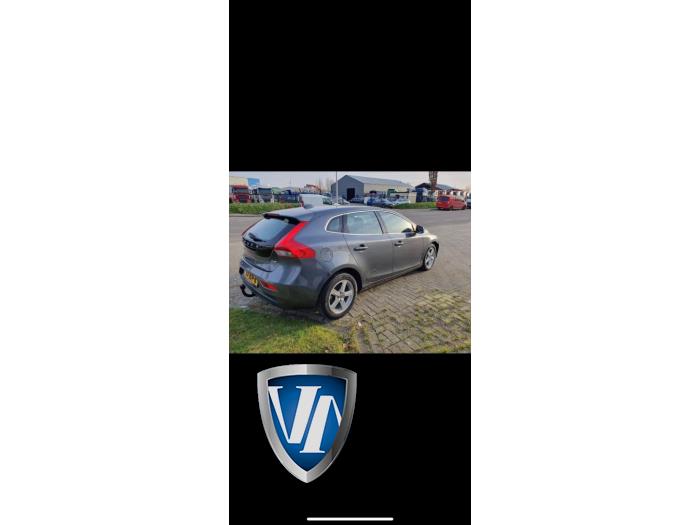 Volvo V40 1.6 D2 Samochód złomowany (2012, Szary)