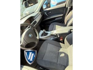 BMW 3-Serie Vehículo de desguace (2005, Titanio, Metálico, Plateado)