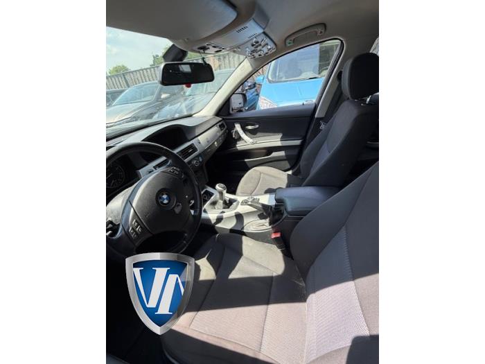 BMW 3 serie Touring 320i 16V Vehículo de desguace (2009, Metálico, Azul)
