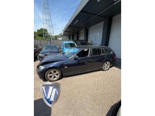 BMW 3 serie Touring 320i 16V Vehículo de desguace (2009, Metálico, Azul)