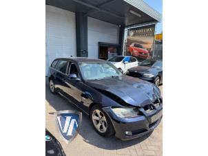 BMW 3 serie Touring 320i 16V Vehículo de desguace (2009, Metálico, Azul)