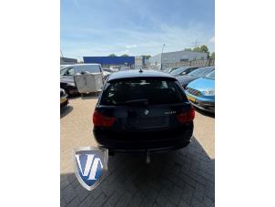 BMW 3 serie Touring 320i 16V Vehículo de desguace (2009, Metálico, Azul)