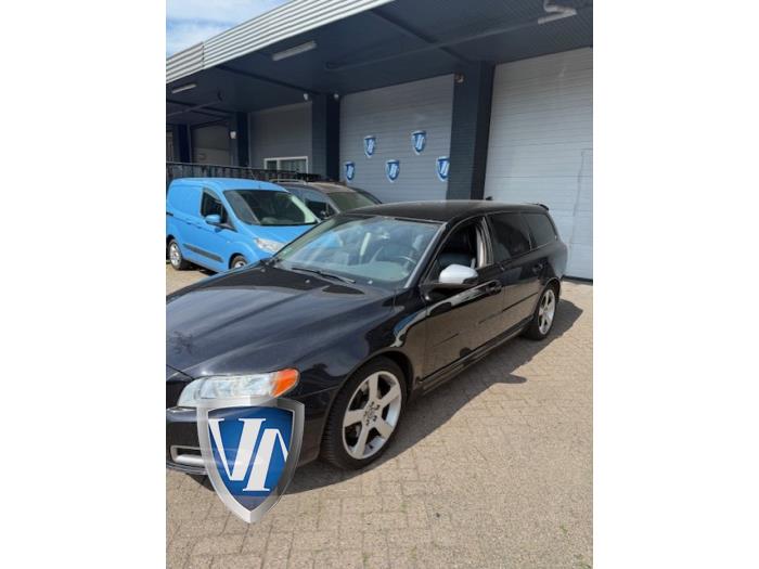 Volvo V70 2.4 D5 20V 205 Vehículo de desguace (2011, Negro, Azul zafiro, Zafiro negro)