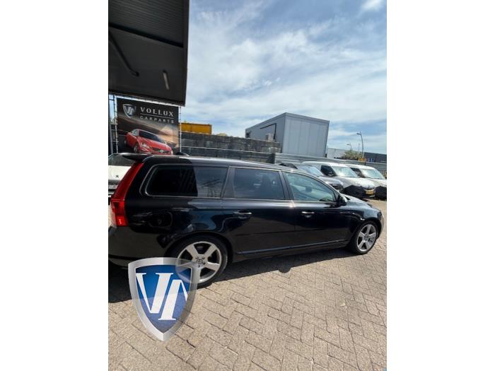 Volvo V70 2.4 D5 20V 205 Vehículo de desguace (2011, Negro, Azul zafiro, Zafiro negro)