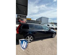 Volvo V70 2.4 D5 20V 205 Vehículo de desguace (2011, Negro, Azul zafiro, Zafiro negro)
