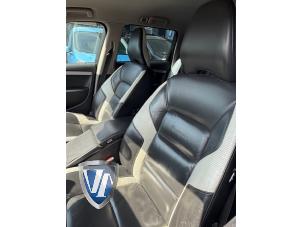 Volvo V70 2.4 D5 20V 205 Vehículo de desguace (2011, Negro, Azul zafiro, Zafiro negro)