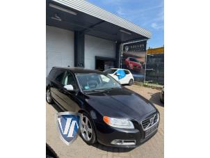 Volvo V70 2.4 D5 20V 205 Vehículo de desguace (2011, Negro, Azul zafiro, Zafiro negro)