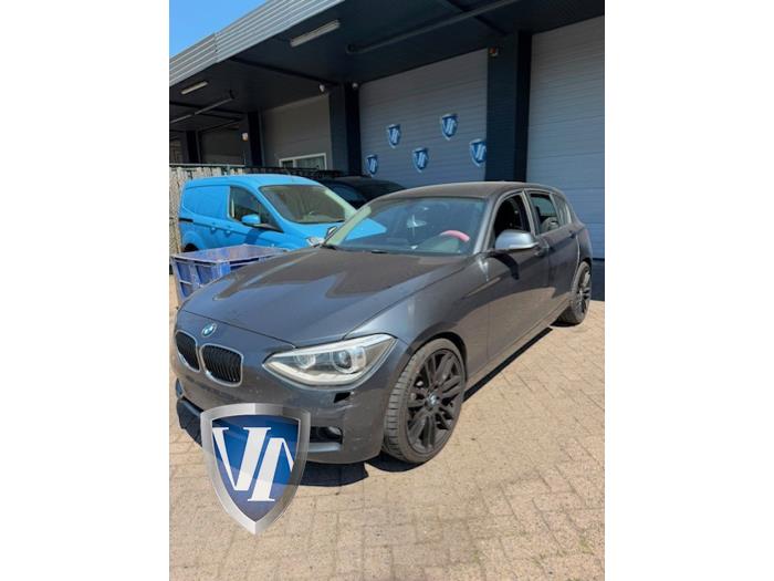 BMW 1 serie 116i 1.6 16V Vehículo de desguace (2014, Metálico, Gris plateado)