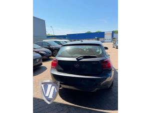BMW 1 serie 116i 1.6 16V Vehículo de desguace (2014, Metálico, Gris plateado)