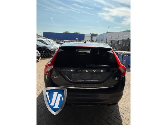 Volvo V60 I 2.4 D6 20V Plug-in Hybrid AWD Vehículo de desguace (2014, Negro, Azul zafiro, Zafiro negro)