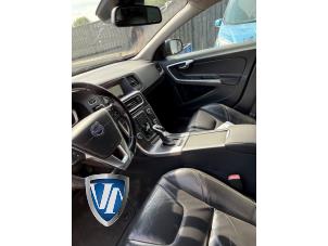 Volvo V60 I 2.4 D6 20V Plug-in Hybrid AWD Vehículo de desguace (2014, Negro, Azul zafiro, Zafiro negro)